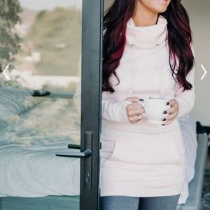 Lauriebelles Lilly and Lottie blush cowl